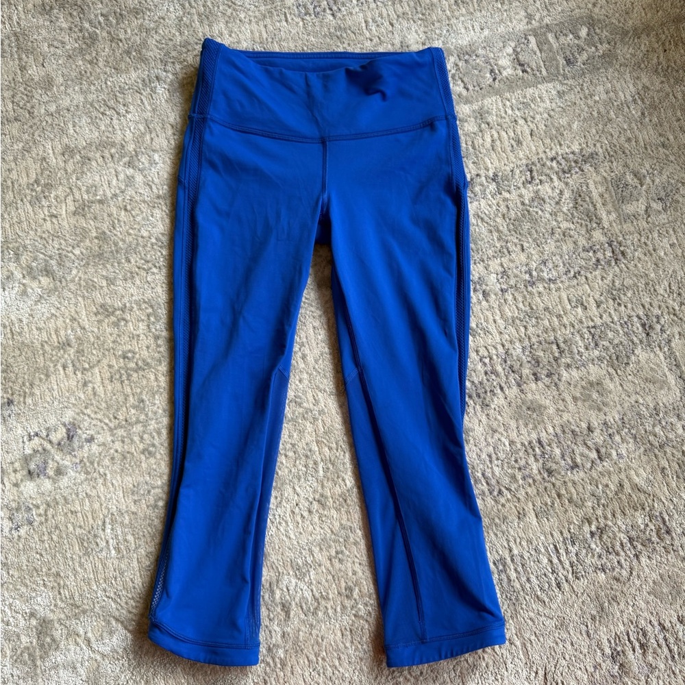 lululemon athletica Blue capri Leggings with mesh calves missing tag inside